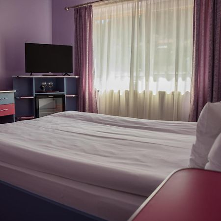 Hotel Yax Cîmpeni Quarto foto