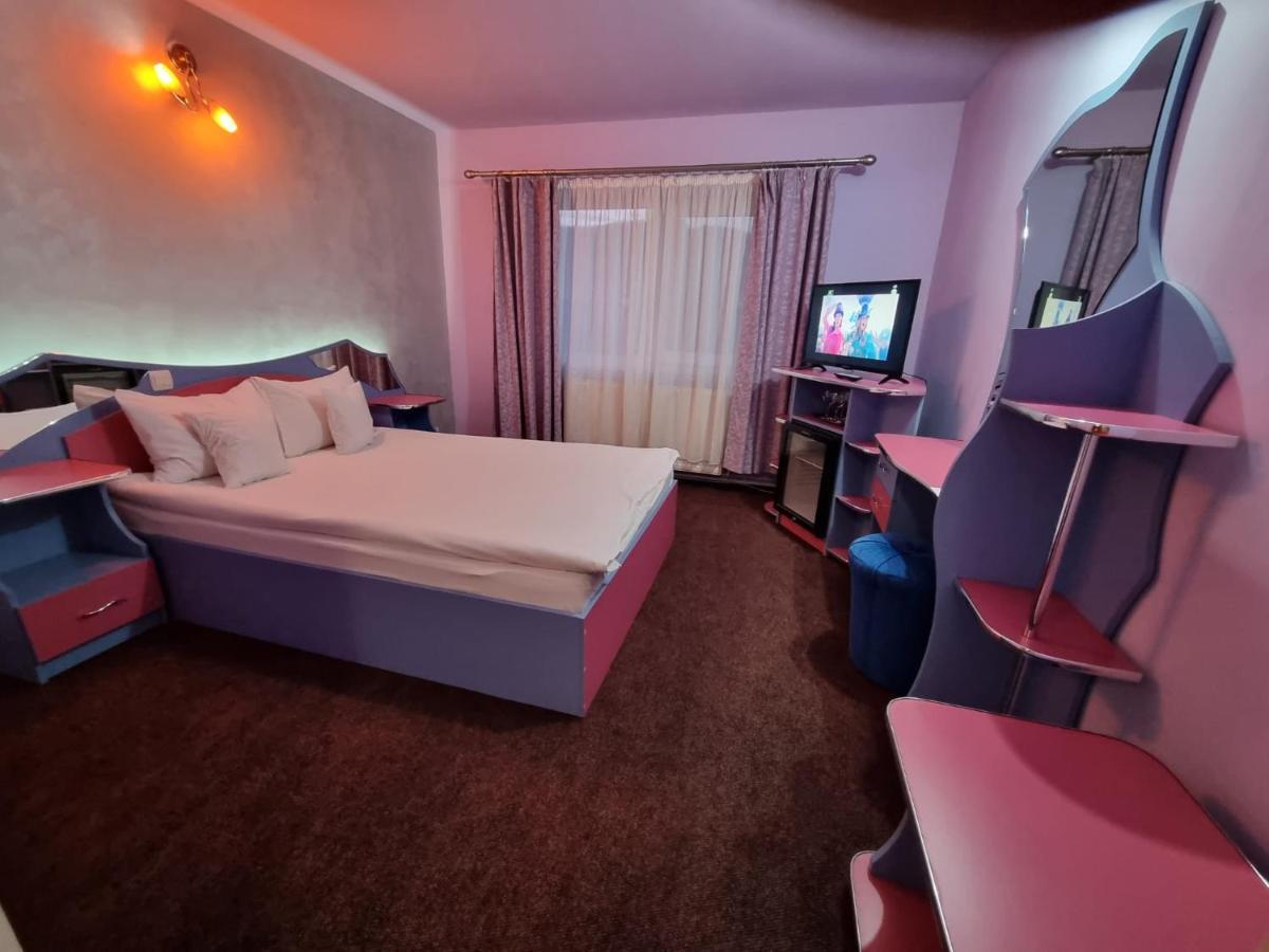 Hotel Yax Cîmpeni Quarto foto