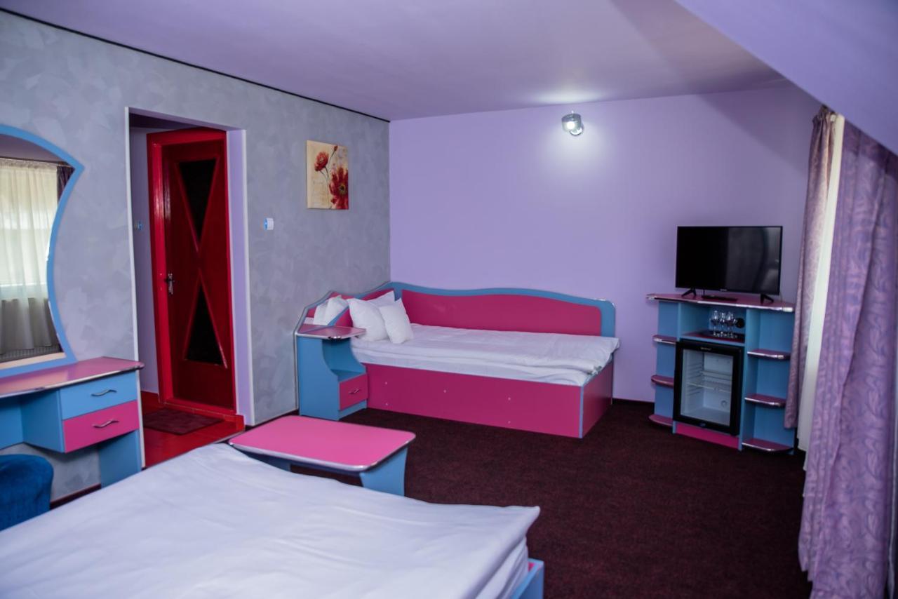 Hotel Yax Cîmpeni Quarto foto