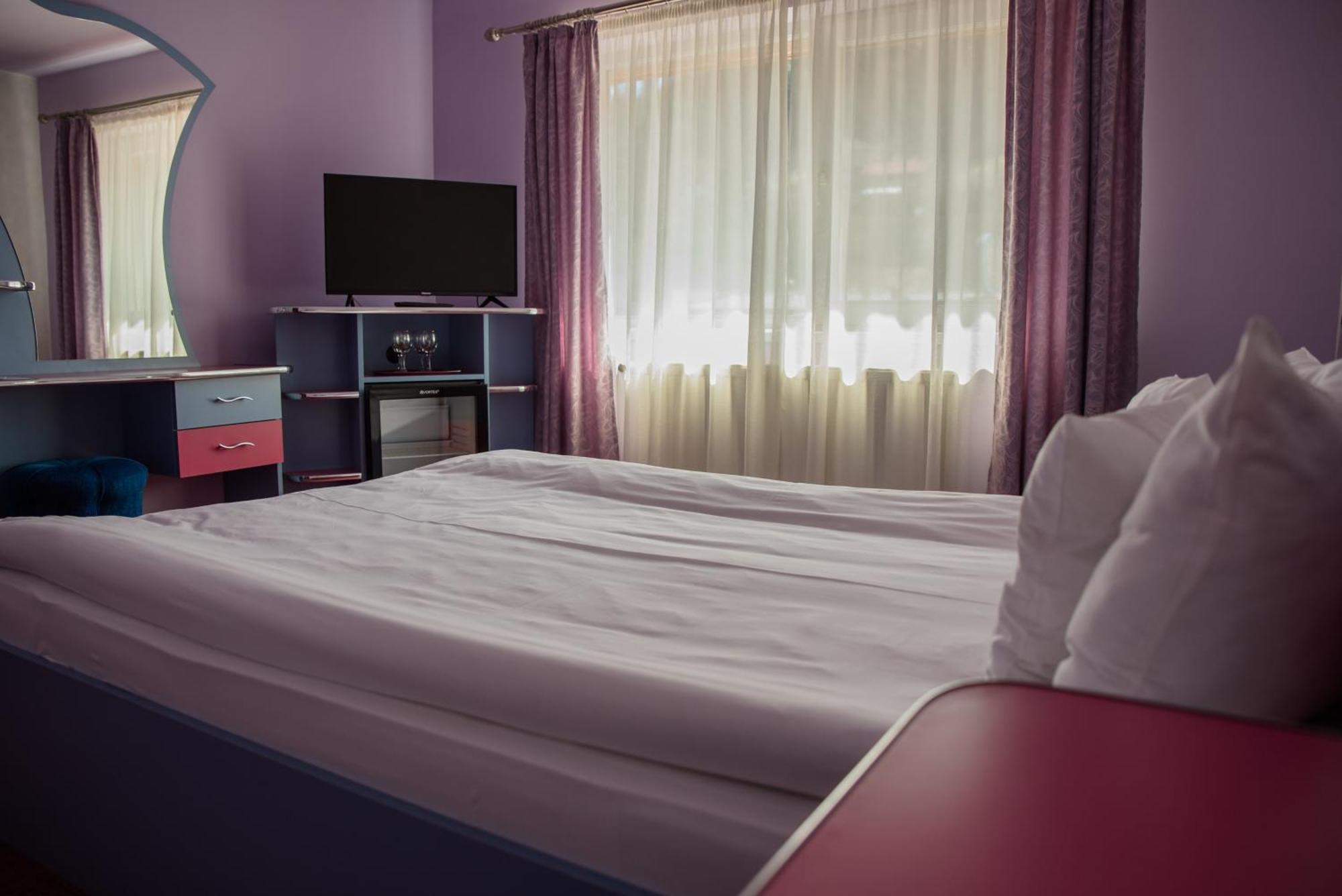 Hotel Yax Cîmpeni Quarto foto