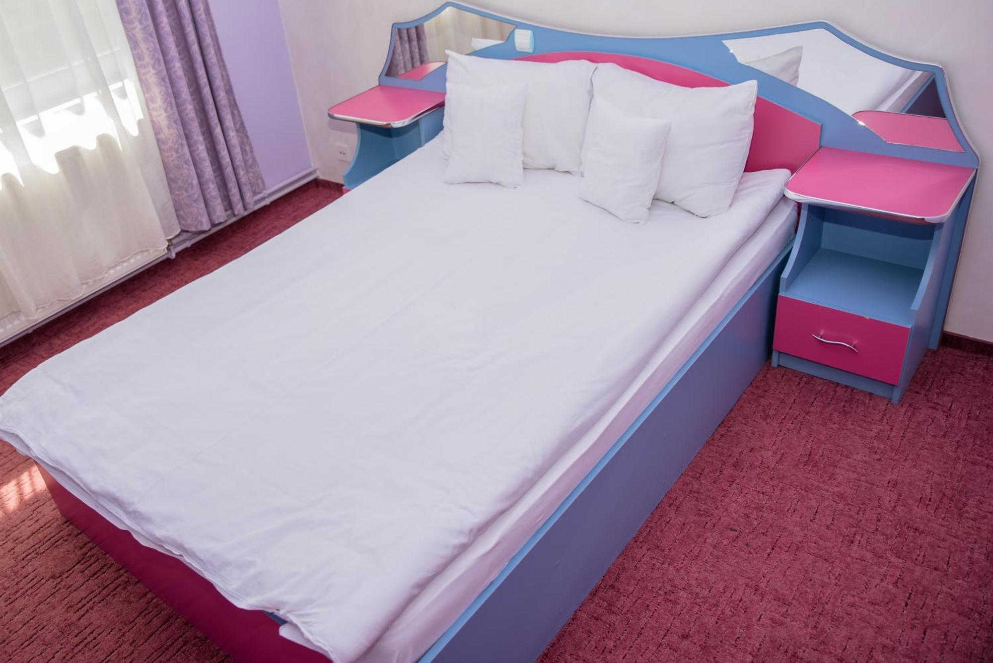 Hotel Yax Cîmpeni Quarto foto